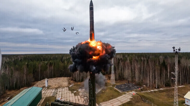 Russia tests an ICBM at a launch site in Plesetsk in northwest Russia as part of nuclear drills in October 2022. (UPI/Yonhap)