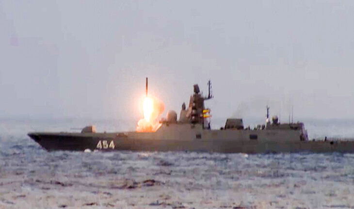 A Russian destroyer test-fires a Zircon cruise missile in the Barents Sea on Feb. 19, 2022. It was the arms maker that designed this missile that North Korean hackers breached. (TASS/Yonhap)