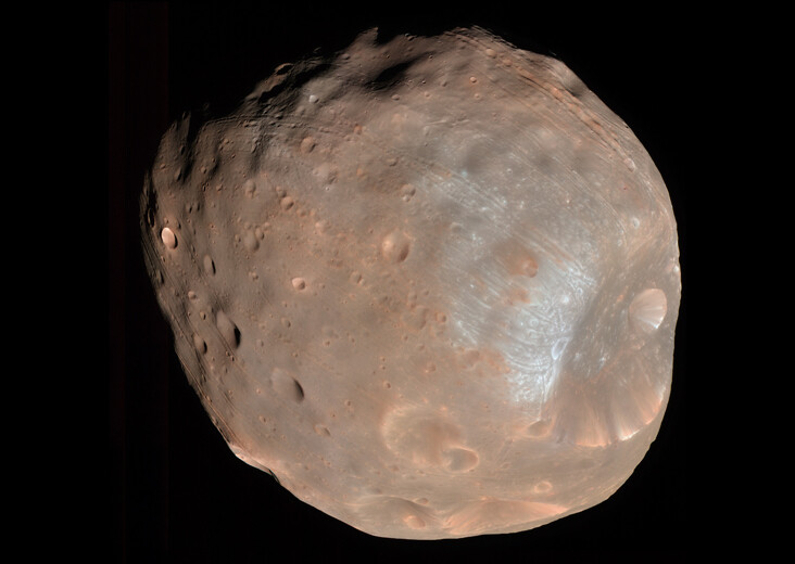 화성의 달 포보스. 2008년 화성 궤도선으로 촬영한 사진이다.