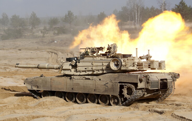 미 육군의 주력탱크 ‘M1A1 에이브럼스’가 2021년 3월 라트비아에서 ‘크리스탈 애로’ 훈련에 참여하고 있다. EPA 연합뉴스