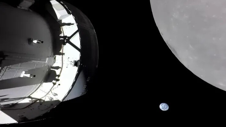 21일 달 근접 비행을 하고 있는 오리온 우주선. 나사TV