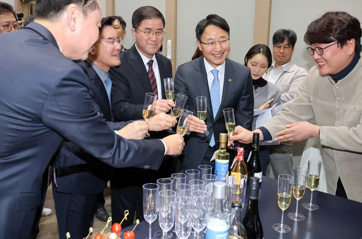 국세청, 'K술 어워드' 12개 제품 선정...해외 판로 지원 - 뉴스 썸네일 이미지