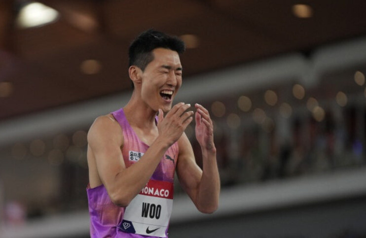 Woo Sang -hyuk is delighted since he crossed the bar in the 2025 World Athletics Federation Diamond League Men's high jump at the Monaco Stad Louis II Stadium on the 12th. Monaco/Reuters Yonhap News