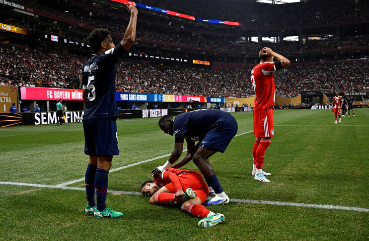Bayern Munich Jamal Mudola complains of pain after injuring the 2025 FIFA Club World Cup quarterfinals held on the 6th. Atlanta/Reuters Yonhap News