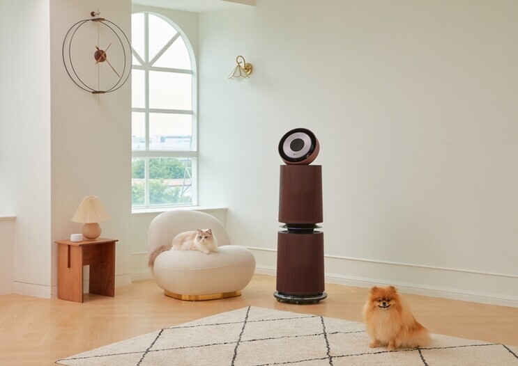 LG Electronics’ “Puricare 360° Air Purifier Pet Alpha Objet Collection,” which was launched in July (provided by LG Electronics)