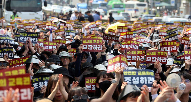 2023년 7월29일 서울 광화문 지하철 경복궁역 일대에서 전국 교사와 시민들이 ‘공교육 정상화 집회’를 열었다. 한겨레 김경호 선임기자