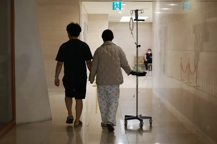 医療スタッフの数ではなく、医学部の数ではなく、医療スタッフを育成することが重要です。