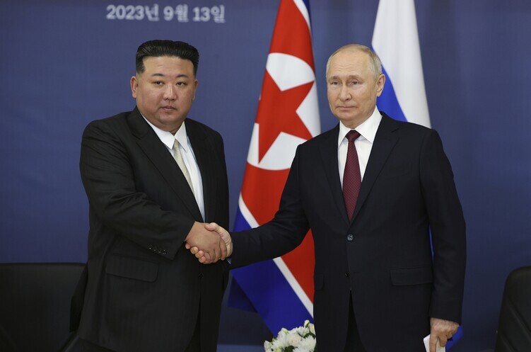 North Korean leader Kim Jong-un stands for a photo with Russian President Vladimir Putin during their summit in the Russian Far East on Sept. 13, 2023. (Kremlin pool/AP/Yonhap)