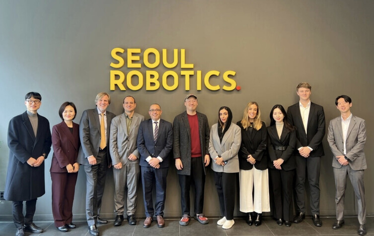 Seoul Robotics CEO Lee Han-bin (sixth from left), and other members of the staff stand for a photo with Hemyan Al Meraikhi, the government affairs project manager of Abu Dhabi’s Advanced Technology Research Council, on Feb. 28, 2024. Seoul Robotics announced on March 11 that it was exploring a partnership in industrial autonomous driving R&D with the UAE’s ATRC. (courtesy of Seoul Robotics) 