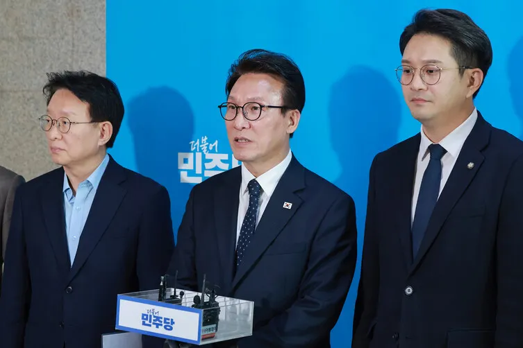 민주 “당도 더 겸손하게”…이 대통령 회견에 “겸허·솔직” 평가