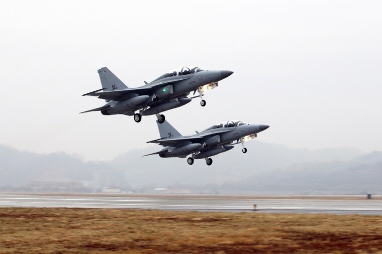 초음속 항공기 T-50TH가 이륙하고 있는 모습. 한국항공우주산업 제공