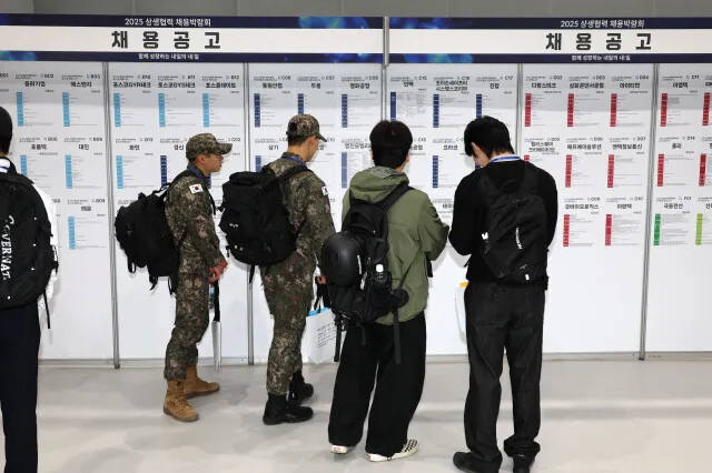 [사설] 남성 청년 경제활동 급감, AI 교육·창업 지원 확대해야