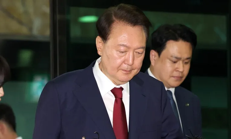 <font color="#FF4000">[속보]</font> 내란 특검, 윤석열에 <br> 30일 아침 9시 출석 통보