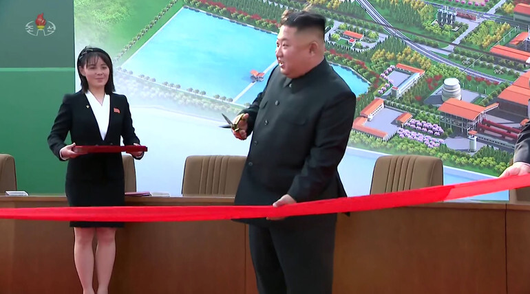 North Korean leader Kim Jong-un at the ribbon-cutting ceremony for a fertilizer factory in Sunchon, South Pyongan Province, on May 1. (Yonhap News)
