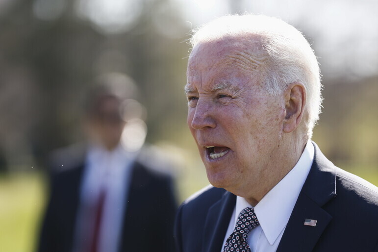 US President Joe Biden speaks to reporters on April 4 about Russian troops’ massacres of Ukrainian civilians. (EPA/Yonhap News)