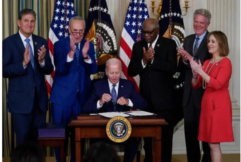 US President Joe Biden signs the Inflation Reduction Act into law on Aug. 16 at the White House. (AP/Yonhap News)