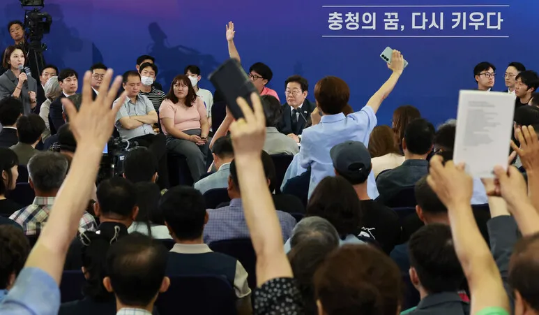 대전간 이 대통령 “장기 채무자 탕감해 주는게 모두에 …