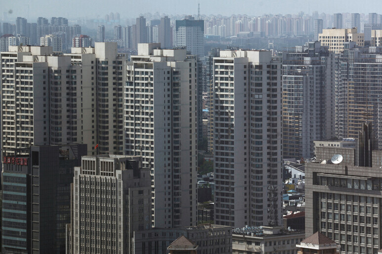Apartment buildings crowd the skyline in Tianjin, China. (Reuters/Yonhap)