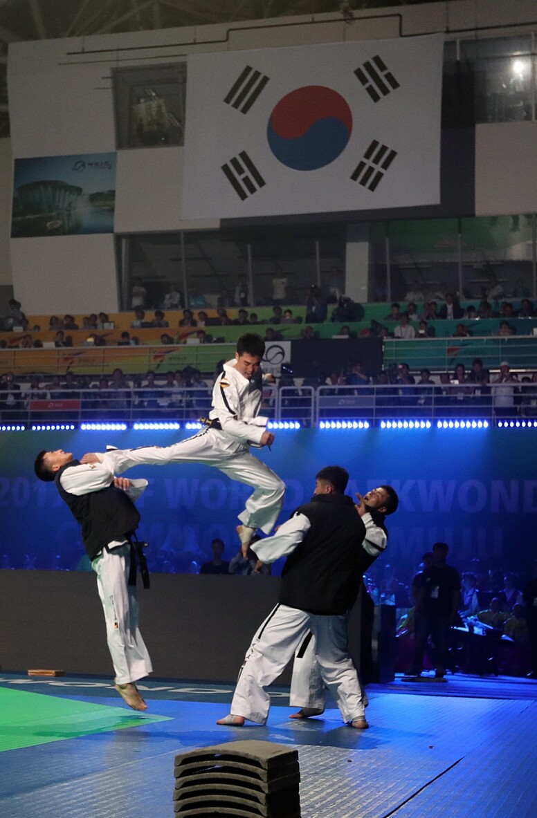 A self-defense demonstration by a North Korean team at the World Taekwondo Championships in Muju