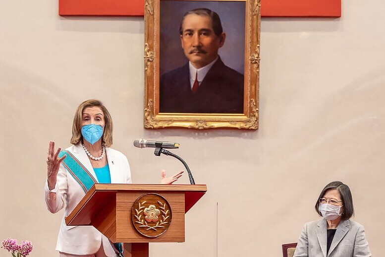 US Speaker of the House Nancy Pelosi gives an address after meeting with Taiwanese President Tsai Ing-wen on Aug. 3 at Tsai’s presidential office. (Yonhap News)