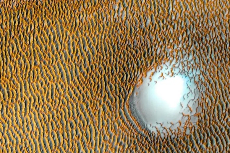 화성의 바람이 만든 모래언덕. 나사 제공