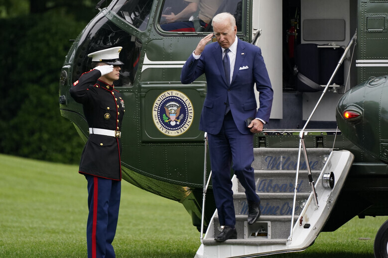 US President Joe Biden arrives at the White House after his trip to South Korea and Japan on May 24. (AP/Yonhap News)