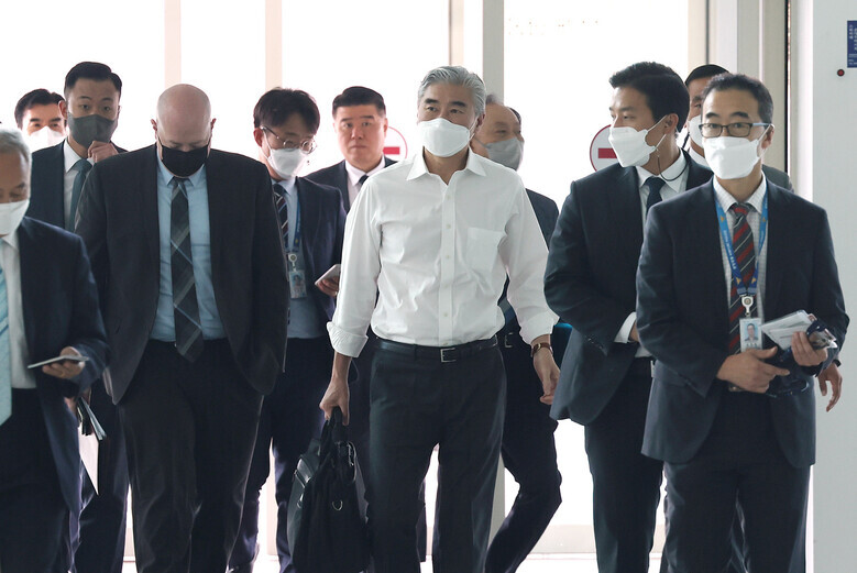 Sung Kim, the US special envoy to North Korea, arrives at Incheon International Airport on June 5 after a trip to South Korea to discuss responses to the North. (Yonhap News)