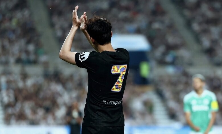 Son Heung -min applauds the crowd after playing the last game of Tottenham Hotspur in a friendly match against Newcastle United at the Seoul World Cup Stadium on the 3rd. Tottenham Social Network Service