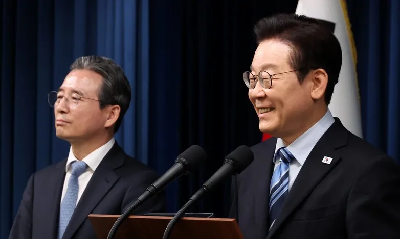 « Le président Lee, en réponse au rapport selon lequel « tout est fait », « respectons parfaitement le plafond annuel de 20 milliards de dollars »… ordonne une renégociation.