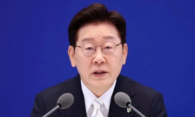 Lee says he ‘humbly accepts’ public opinion after his approval tanks 9.4 points