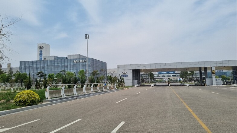 지난 11일 오후 중국 허베이성 창저우의 현대차 공장 정문. 이날 생산을 하지 않아 오가는 차가 없었다. 창저우/최현준 특파원