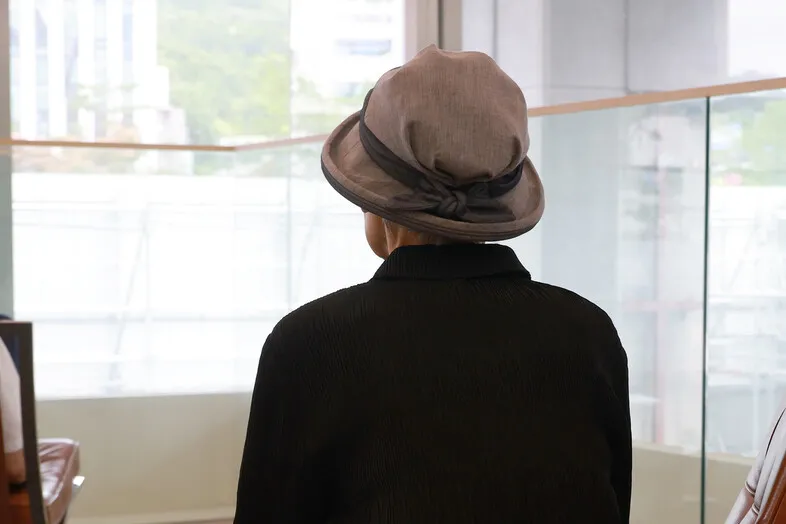 아기를 업고 꽁꽁 언 한강을 건너는 소녀 [금자①]