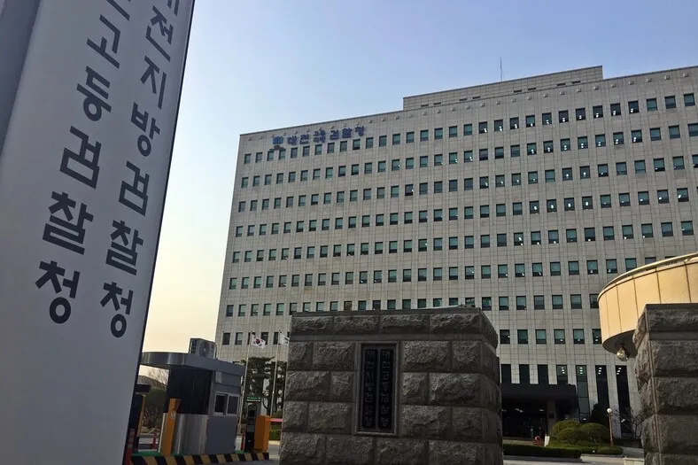 “통계 ‘조작’ 아니라 ‘수정’으로 고치겠다”…재판서 …