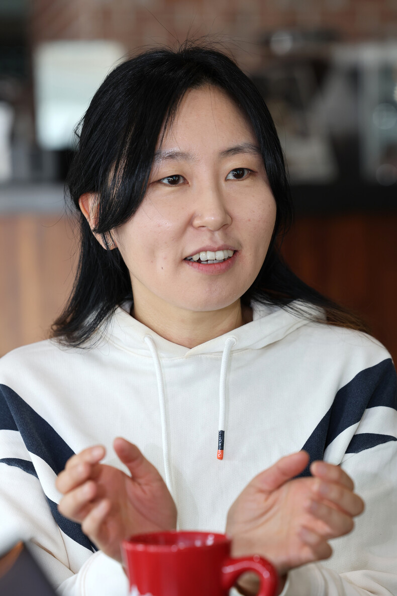 한국에서 활동하는 유일한 여성 빙하학자 신진화 한국 극지연구소 연구원이 2025년 2월11일 연구소에서 인터뷰하고 있다. 류우종 기자