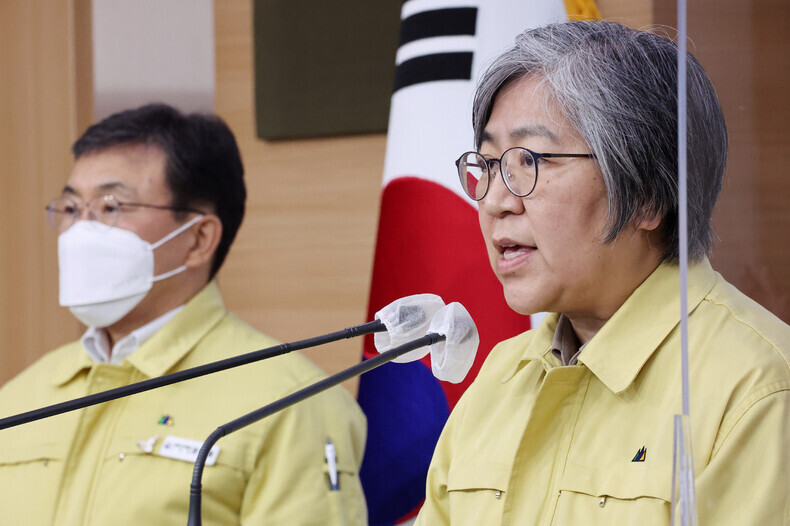 Korea Disease Control and Prevention Agency Commissioner Jeong Eun-kyeong announces changes that will be coming to Korea’s disease control and healthcare response to Omicron during a briefing at the Government Complex Seoul on Monday. (Yonhap News)