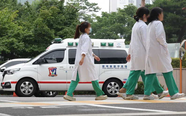 전공의 복귀 논의도 ‘급물살’…자격 시험 등 특혜 논란…