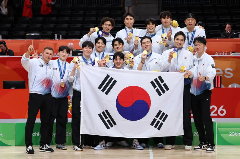 '12년 만의 금메달' 감동 이어간다...남자 프로농구 24일부터 시범경기 - 뉴스 썸네일 이미지