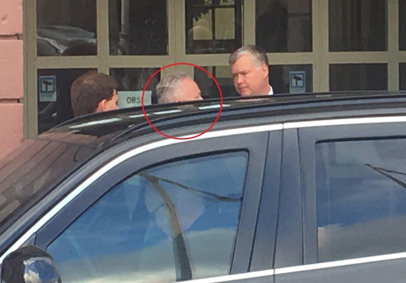 <b>Swedish Special Envoy to the Korean Peninsula Kent Harstedt (circled in red) talks with US Special Representative for North Korea Stephen Biegun in Stockholm, Sweden, on Oct. 4. (Yonhap News)<br><br></b>