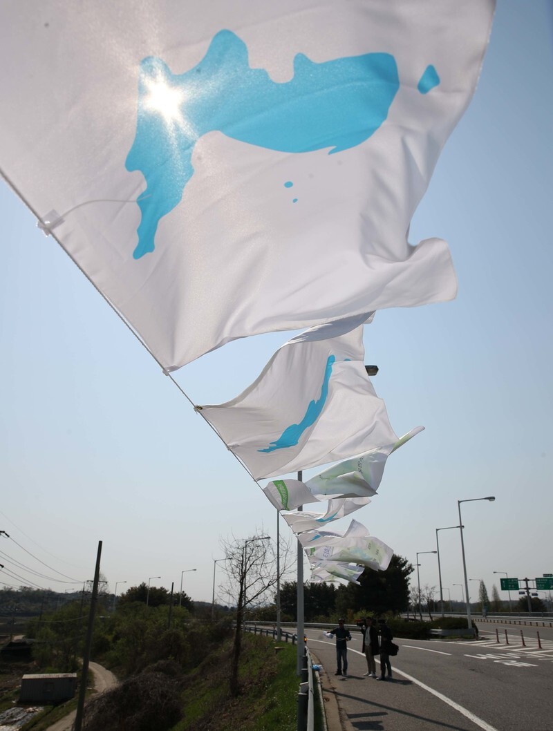 The civic groups Road to Reunification and Goyang Citizens’ Committee gathered along the Unification Bridge in Paju