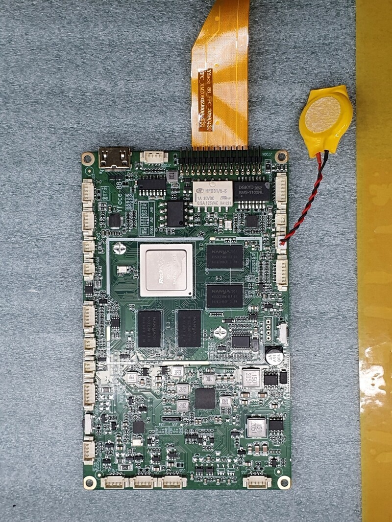 The mainboard of the thermal imaging camera in question that was used for a demonstration for the Hankyoreh on May 6.