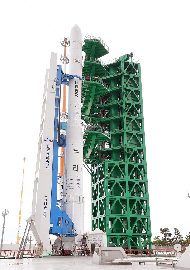 Nuri, a homegrown Korean rocket, stands on the second launch pad at Naro Space Center in Goheung, South Jeolla Province, on June 15. (provided by KARI)