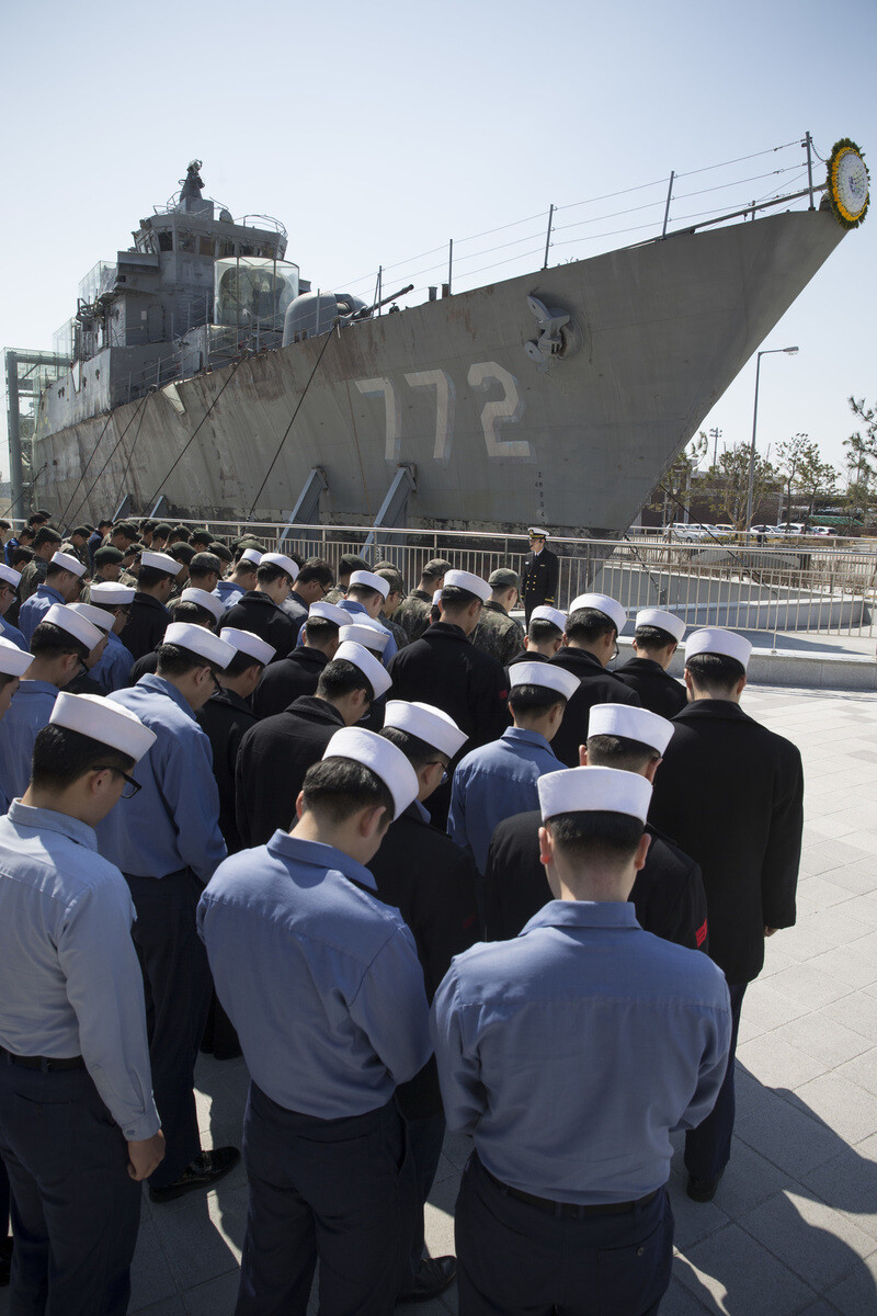 Sailors attending an exhibition on the Cheonan corvette pay their respects to those who perished in the incident on the eve of the fifth anniversary of the Cheonan’s sinking