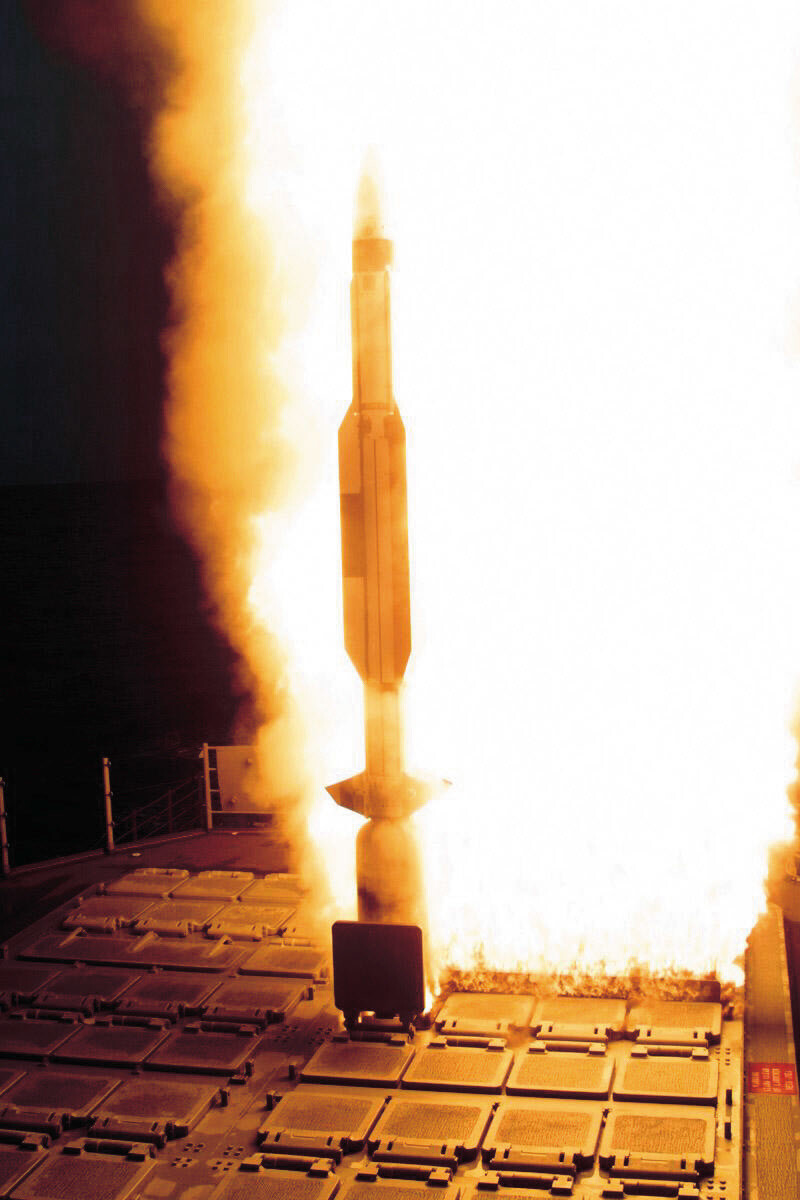 The A test launch of the SM-3 missile interception system on the US missile cruiser USS Lake Erie. (provided by the US Navy)