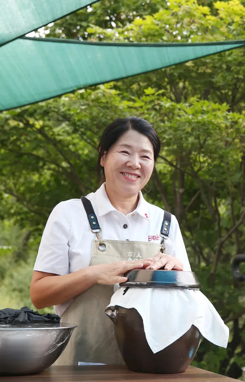 Choi Kyung-ja, owner of Hosoo Brewery, which operates as both a brewery and a reservation-based Korean restaurant. (Park Mee-hyang/Hankyoreh)