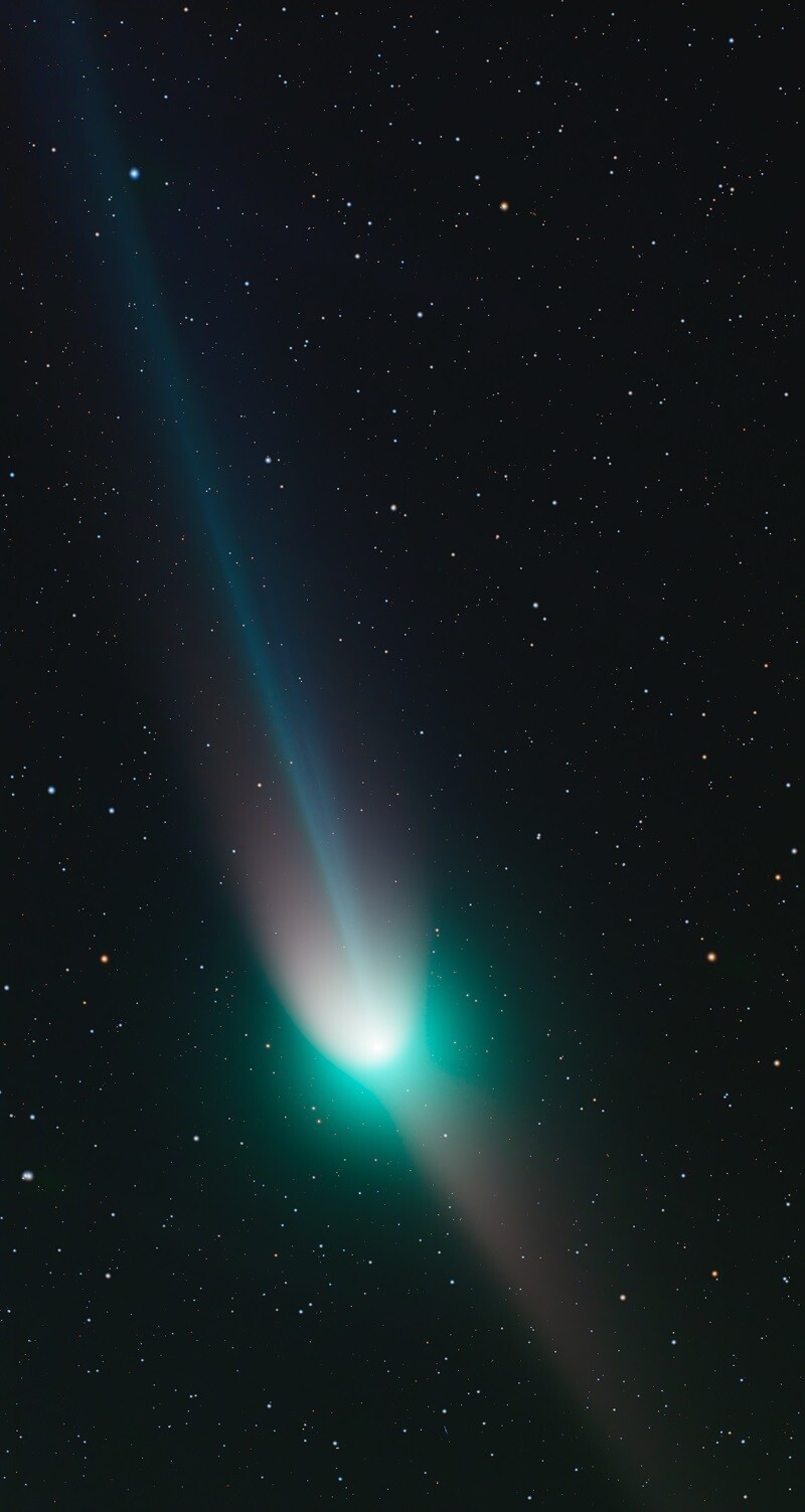 태양계 부문 동상 ‘5만년 만의 귀환’(서충원). 5만년만에 돌아온 ZTF 혜성의 청옥색 핵과, 얇고 길게 늘어진 이온꼬리, 붉은색감의 먼지꼬리와 반꼬리가 잘 드러나 있다.
