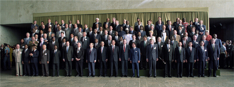 World leaders pose for a photo together at the Earth Summit in Rio de Janeiro, Brazil, on June 13, 1992. (courtesy of the UN)
