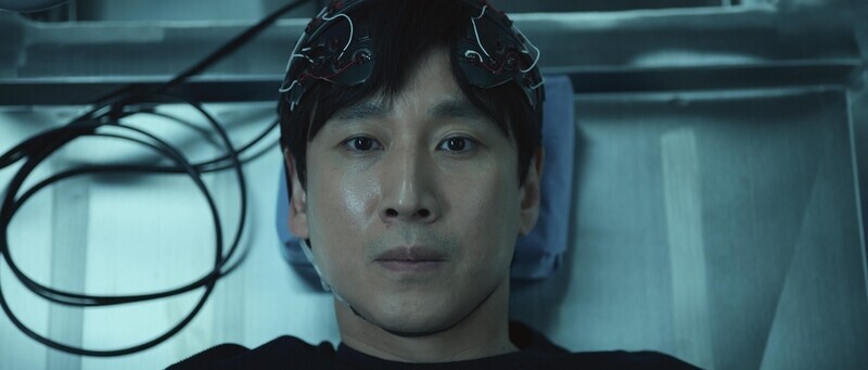 A still from the Korean series “Dr. Brain” (provided by Apple TV+)
