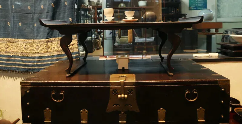 A place called ddd Space serves as both a cultural and exhibition space featuring tea ceremonies. (Park Mee-hyang/Hankyoreh)