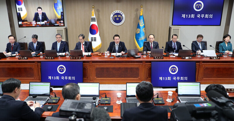 President Yoon Suk-yeol chairs a meeting of his Cabinet at the presidential office in Yongsan on March 28. (presidential office pool photo)