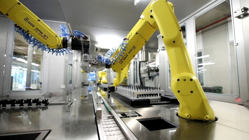 South Korea reclaimed its ranking as No. 1 in the density of industrial robots. (provided by the International Federation of Robotics)